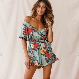 NWT-Selfie Leslie Floral Romper